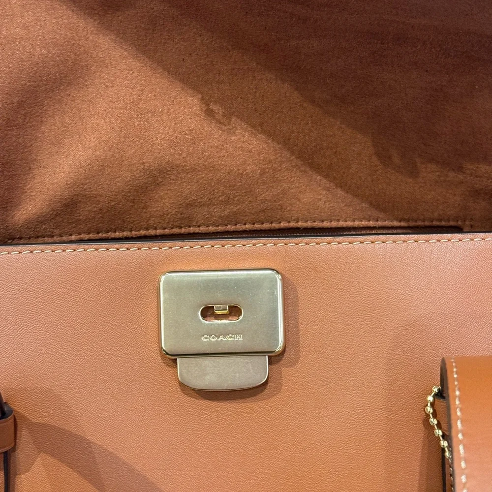 NWT Coach Bridget Flap Shoulder Bag CDB05 Gold/Tan Smooth grain leather - Picture 10 of 12